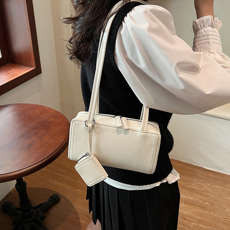 Elegant Structured Handbag 
Maetiva