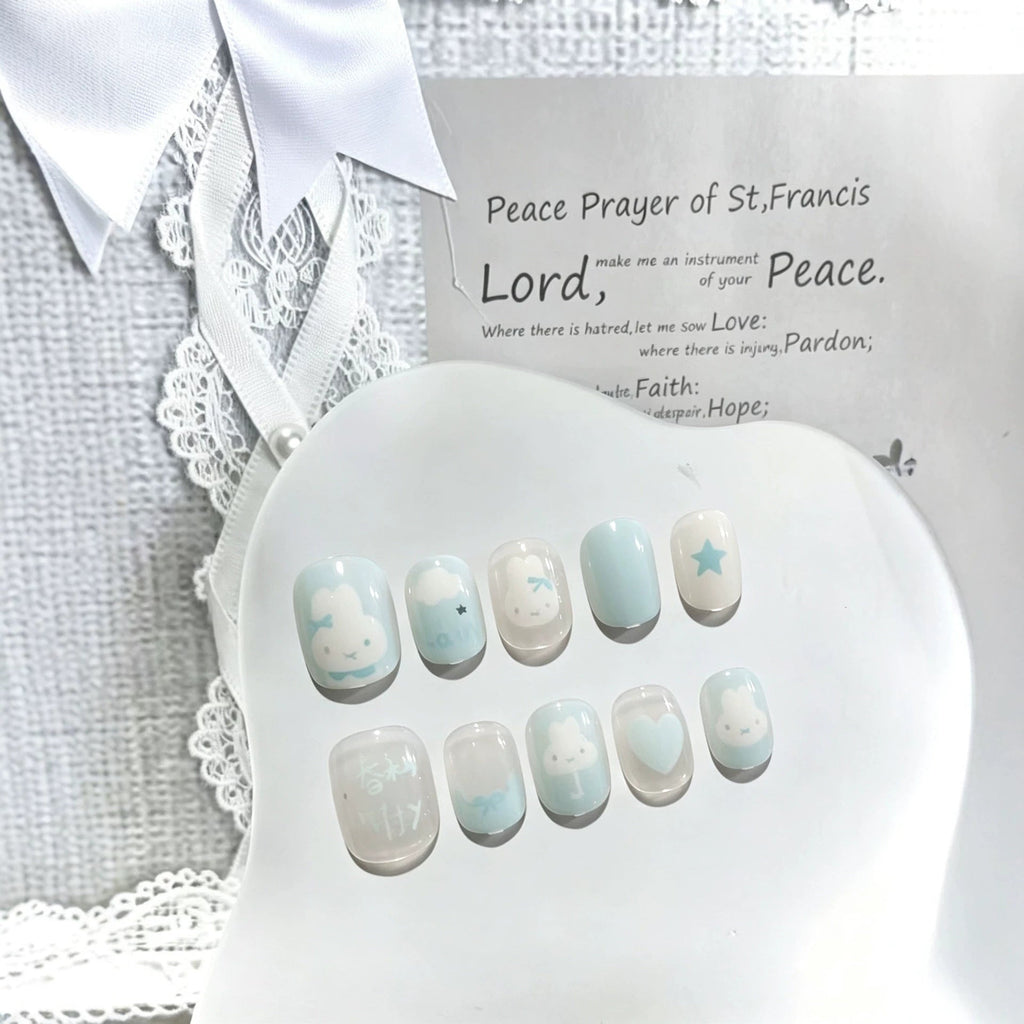 Artistic Nail Art 
Maetiva
