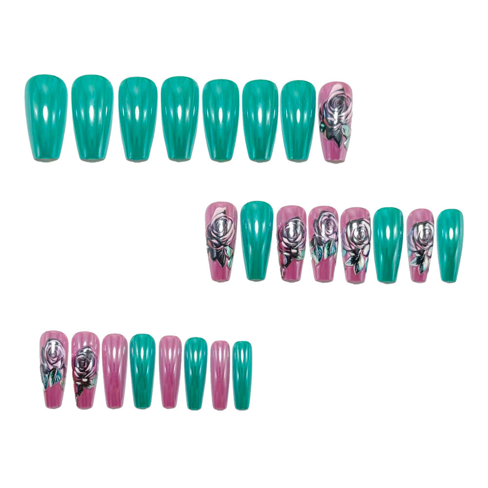 Artificial nails with elegant rose design 
Maetiva
