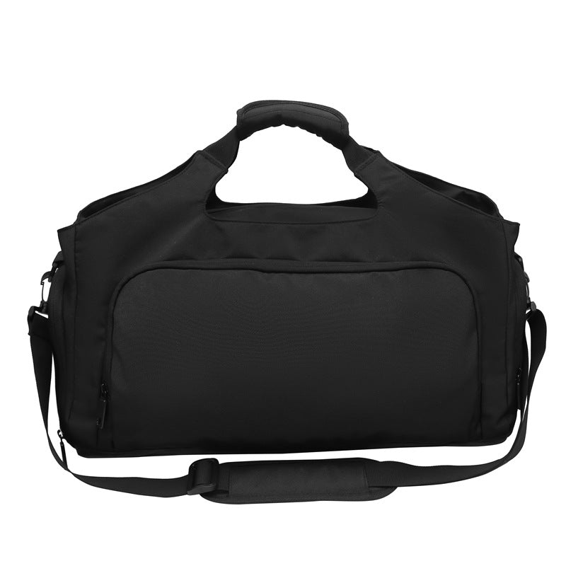 Sporty multifunctional duffle bag with sturdy outer pockets 
Maetiva