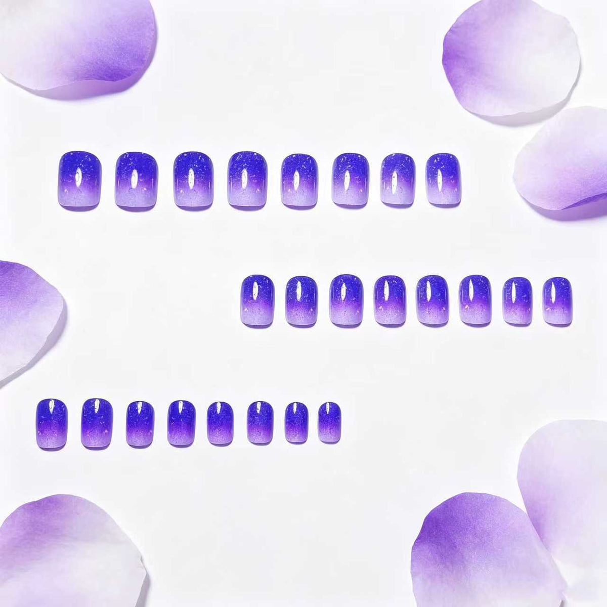 Artificial nails with glamorous ombré effect 
Maetiva