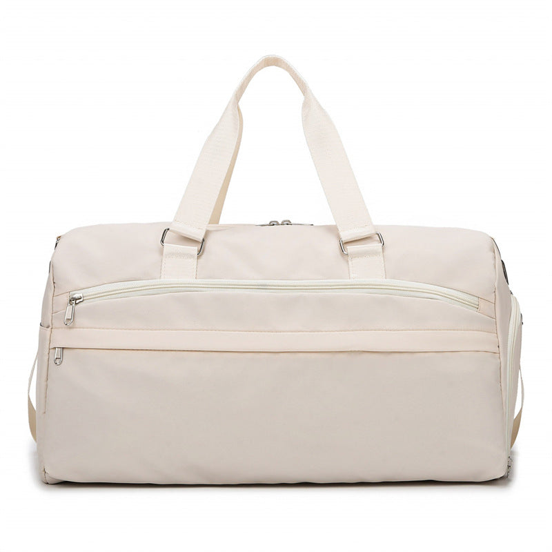 Elegant Travel Bag With Practical Organizational Elements 
Maetiva