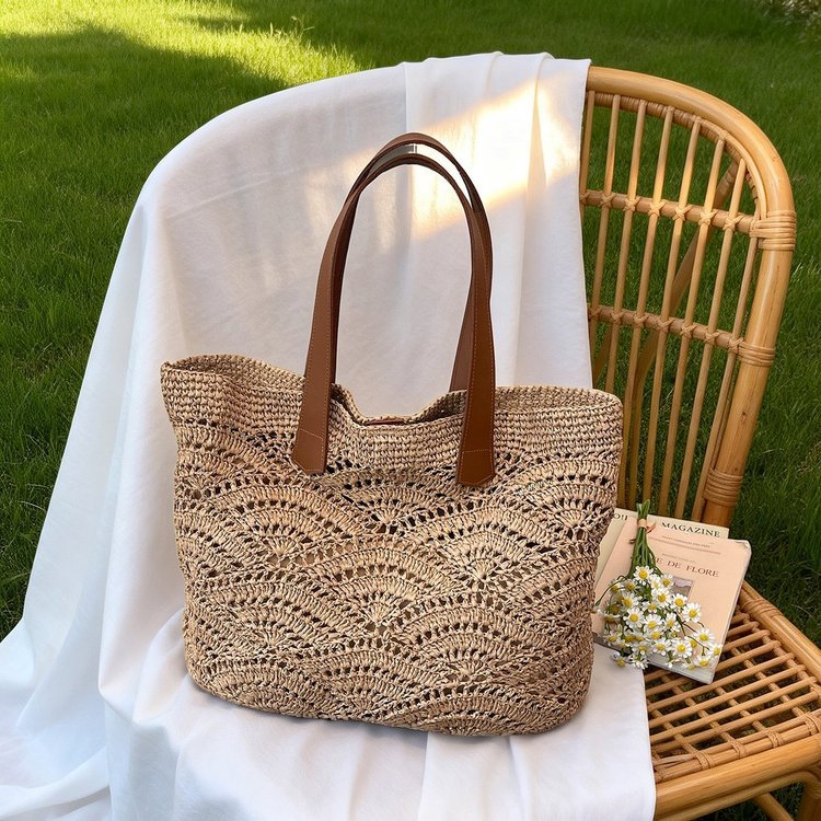 Macrame Shopping Bag with Elegant Leather Handles 
Maetiva