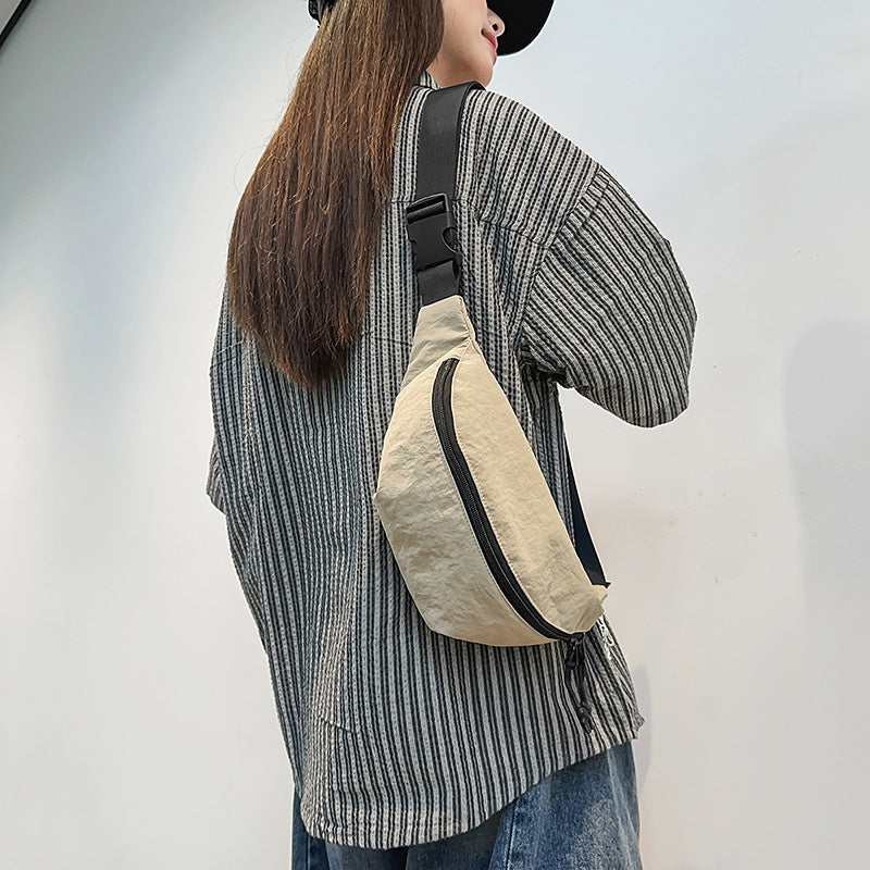 Functional waist bag with waterproof material 
Maetiva