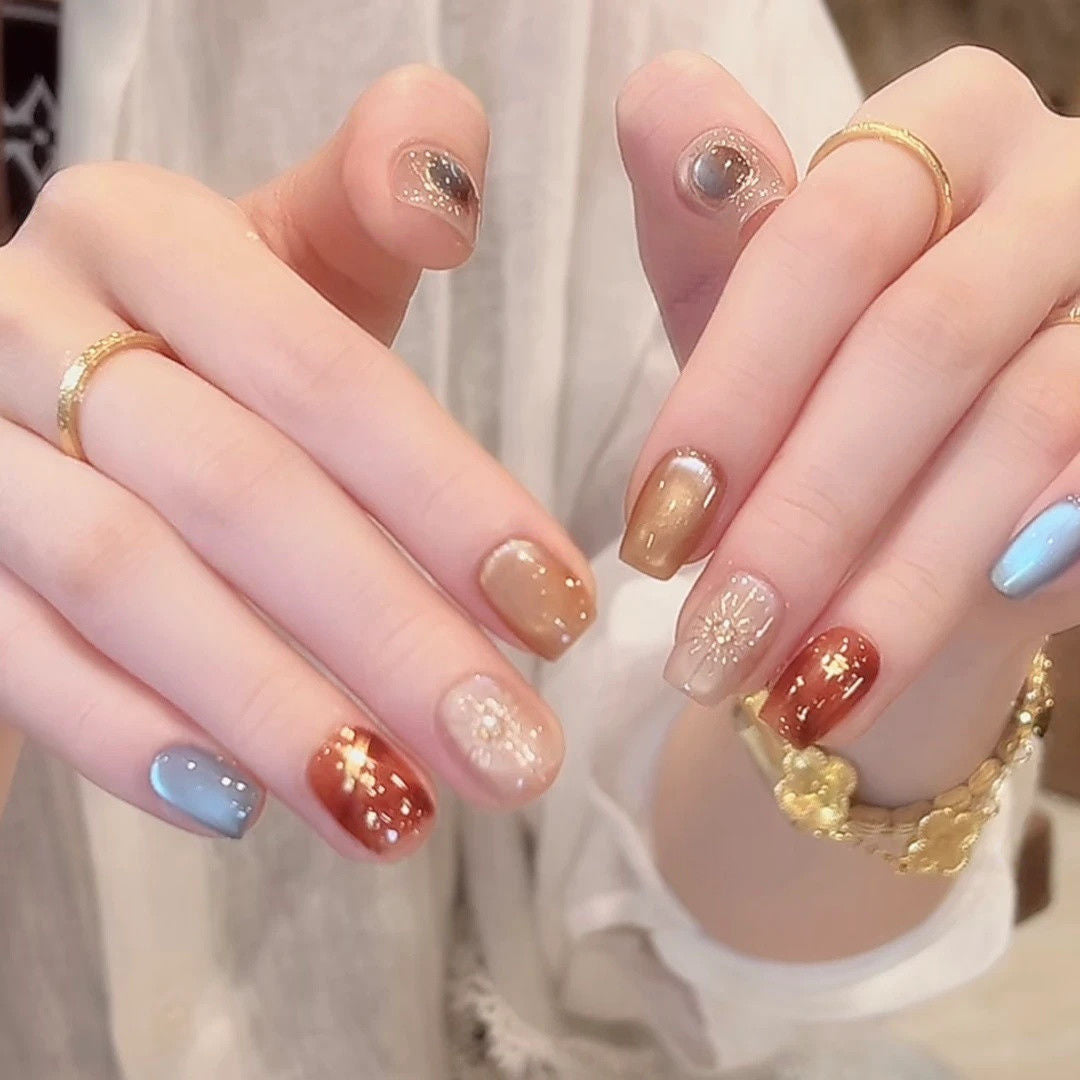Artistic Floral-Embellished Press-On Nail Art 
Maetiva