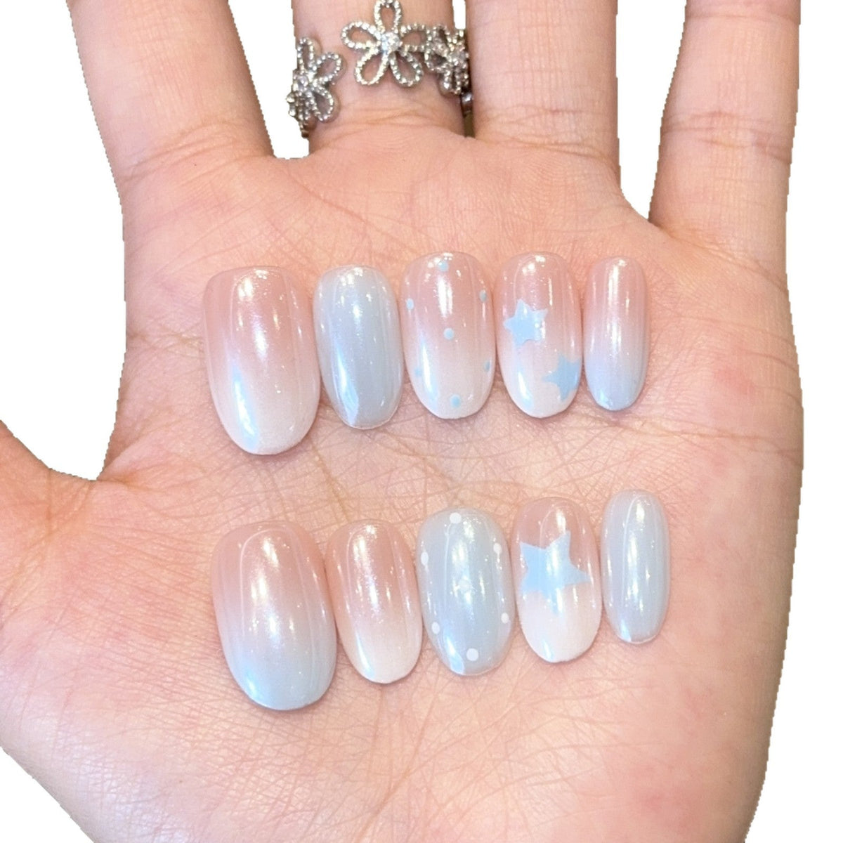 Elegant artificial nails with exceptional gradient color 
Maetiva