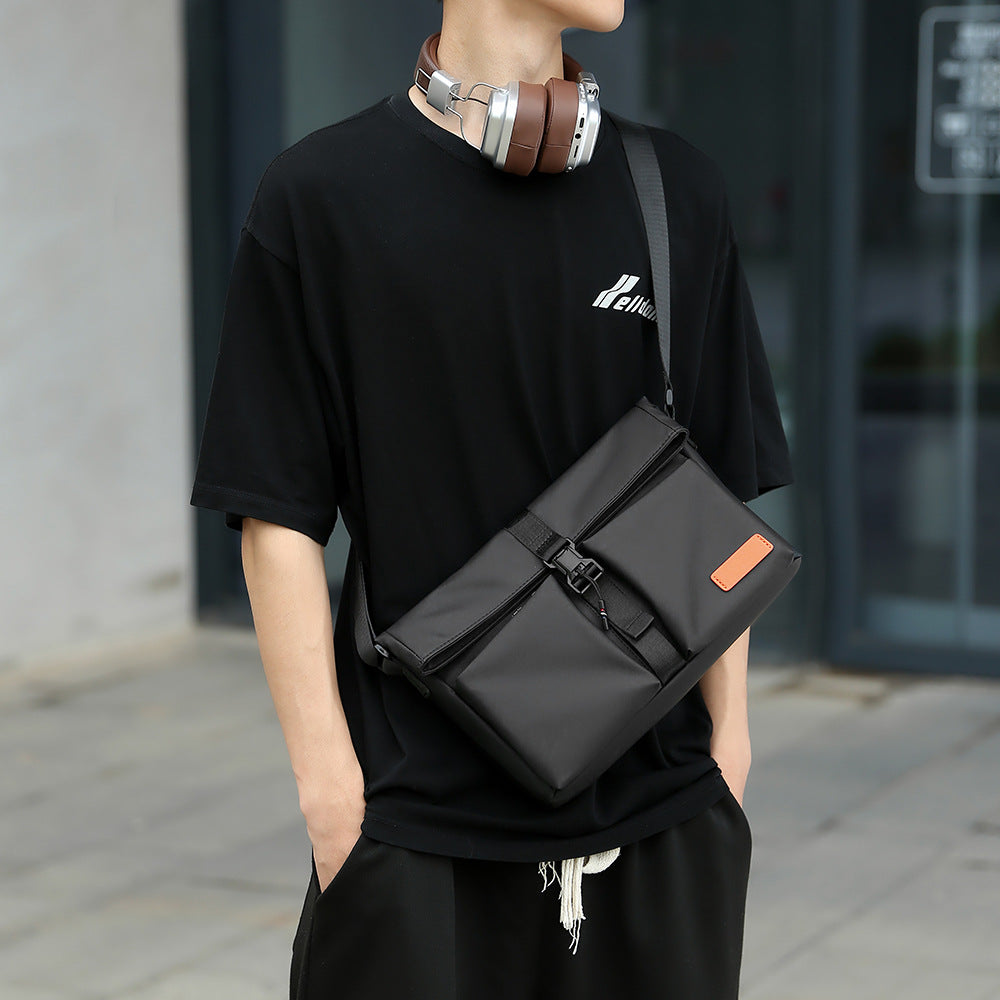 Shoulder bag 
Maetiva