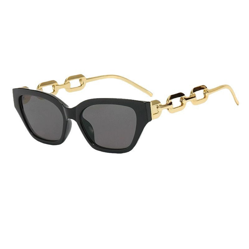 Chic Cat-Eye Sunglasses with Statement Chain 
Maetiva