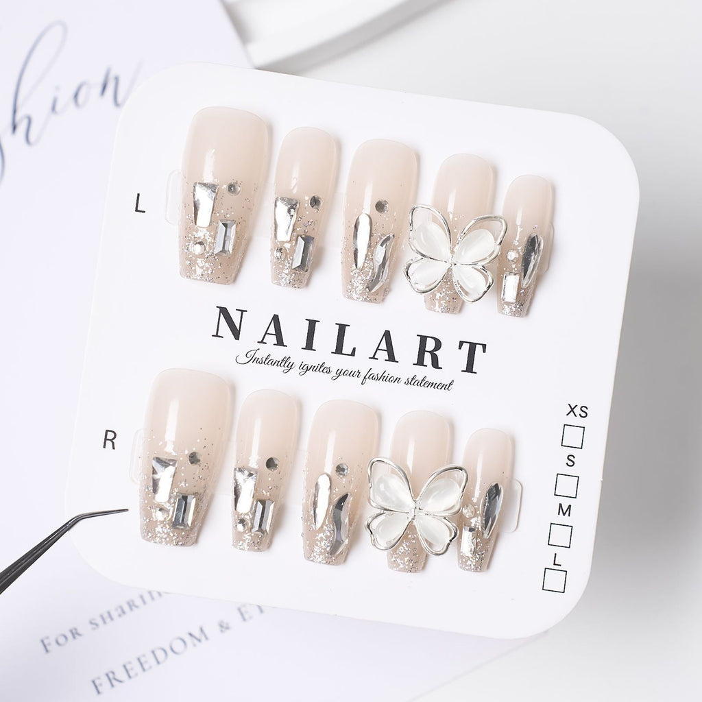 Artificial Nails Set with Elegant Butterfly Decoration 
Maetiva
