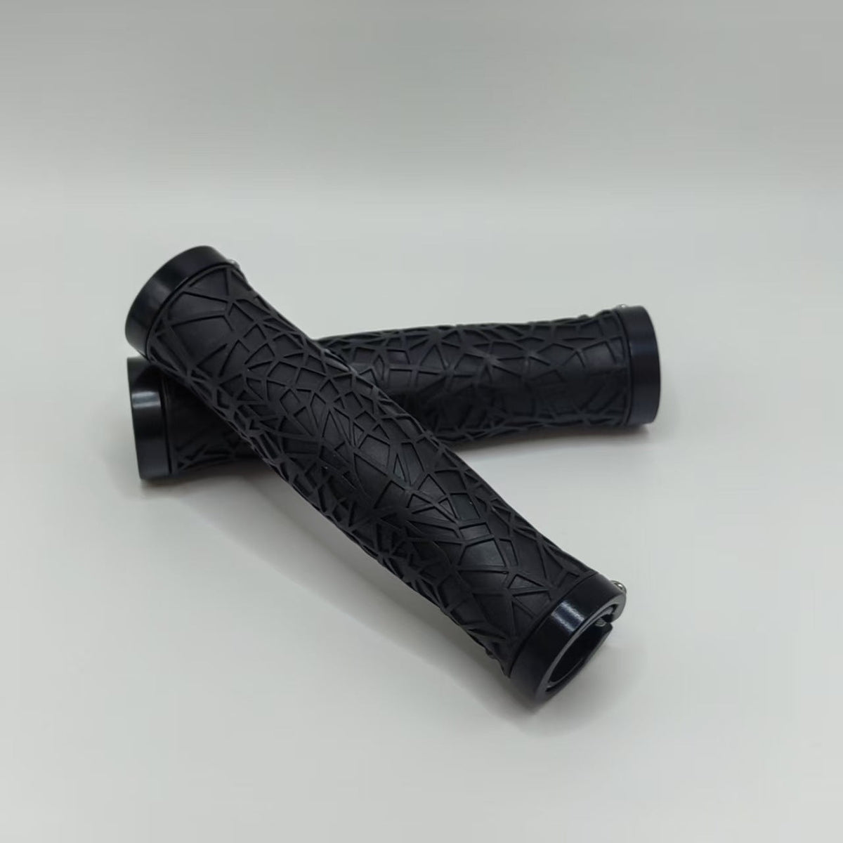Ergonomic Mountain Bike Handlebar Grips 
Maetiva