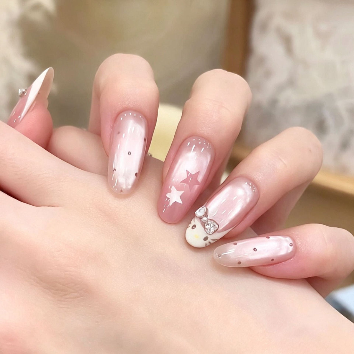 Artistic Floral-Embellished Press-On Nail Art 
Maetiva