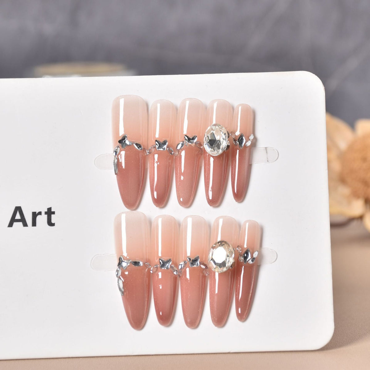 Glamorous Press-On Nail Extensions 
Maetiva