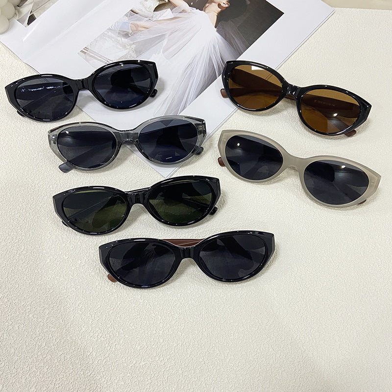 Fashionable Cat-Eye Sunglasses for Stylish Outfits 
Maetiva