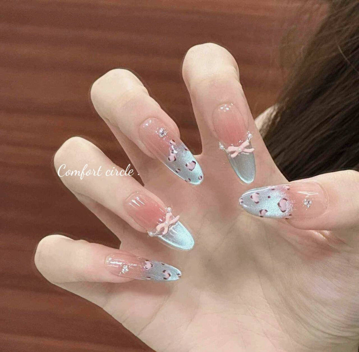 Artistic Floral-Embellished Press-On Nail Art 
Maetiva