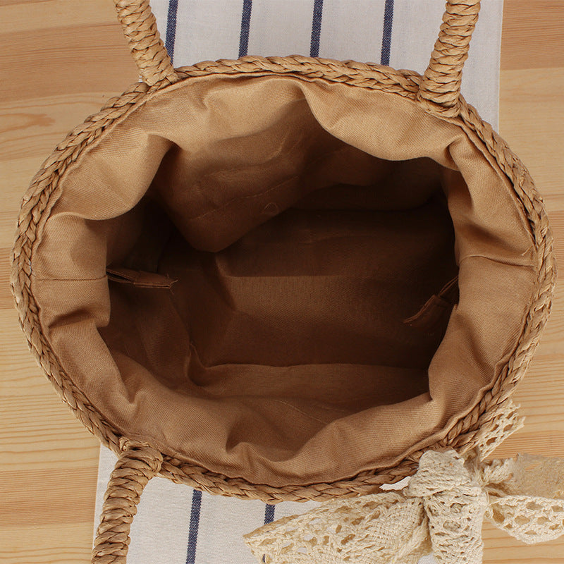 Basket bag with elegant lace 
Maetiva