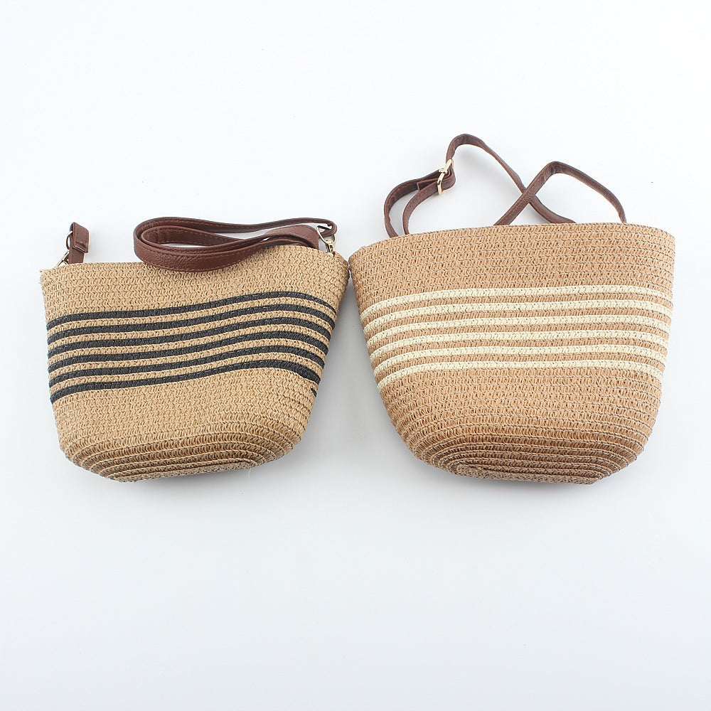 Shoulder bag with adjustable shoulder strap and structured design 
Maetiva