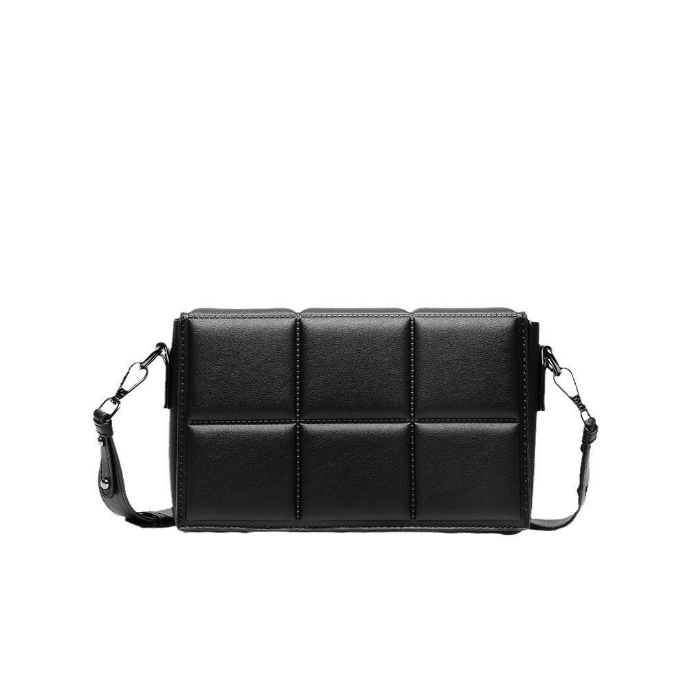 Practical Shoulder Bag in Modern Design 
Maetiva