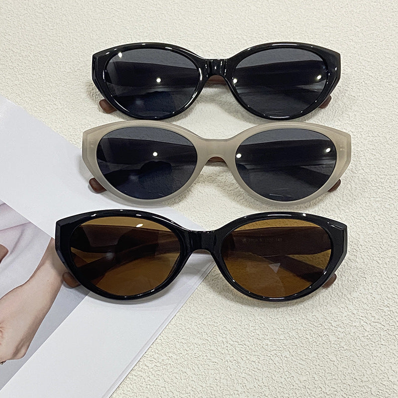 Fashionable Cat-Eye Sunglasses for Stylish Outfits 
Maetiva