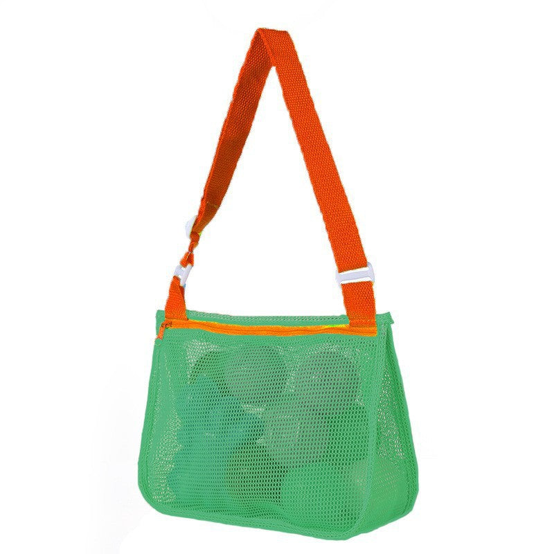 Practical and Breathable Beach Bag with Mesh Structure 
Maetiva
