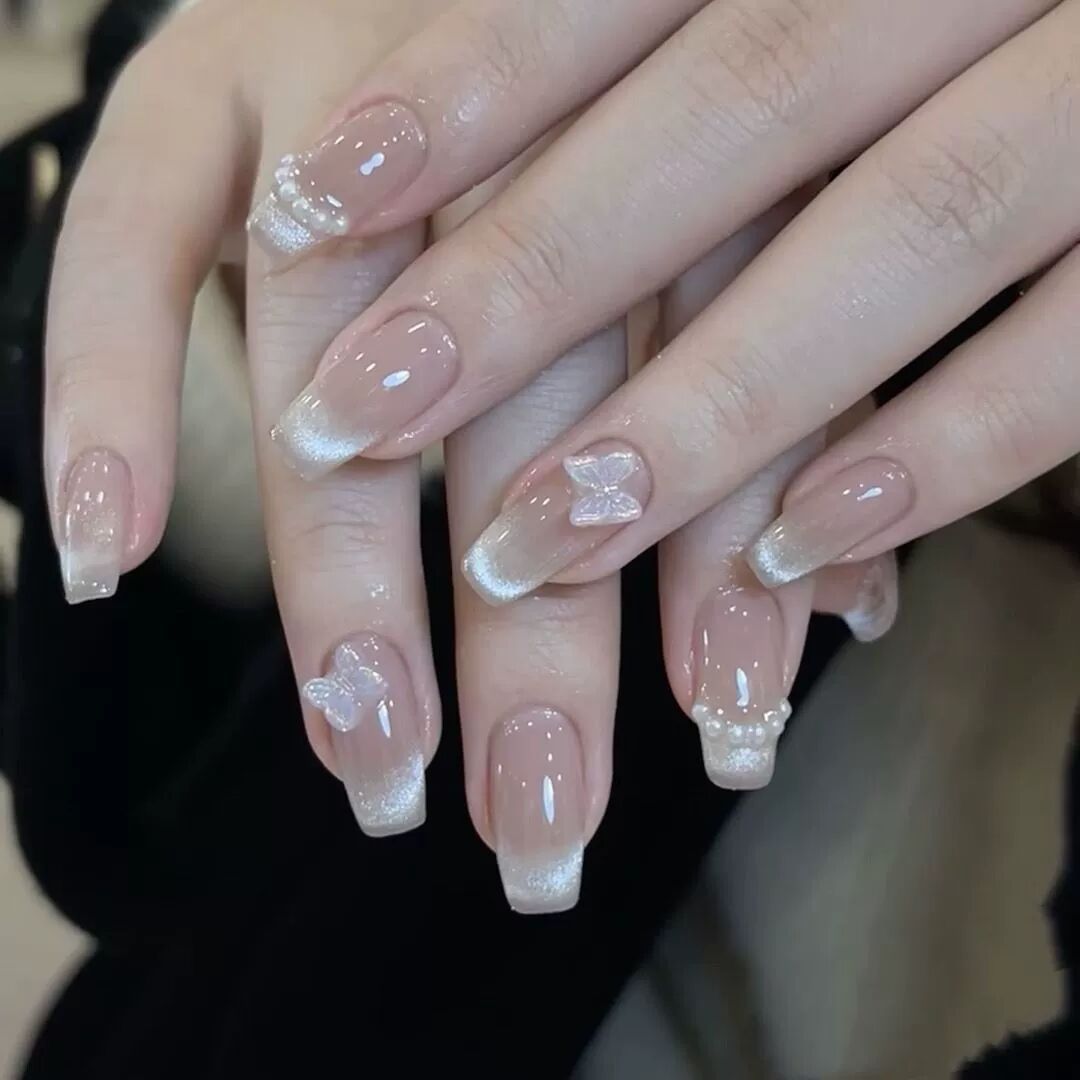 Artistic Floral-Embellished Press-On Nail Art 
Maetiva