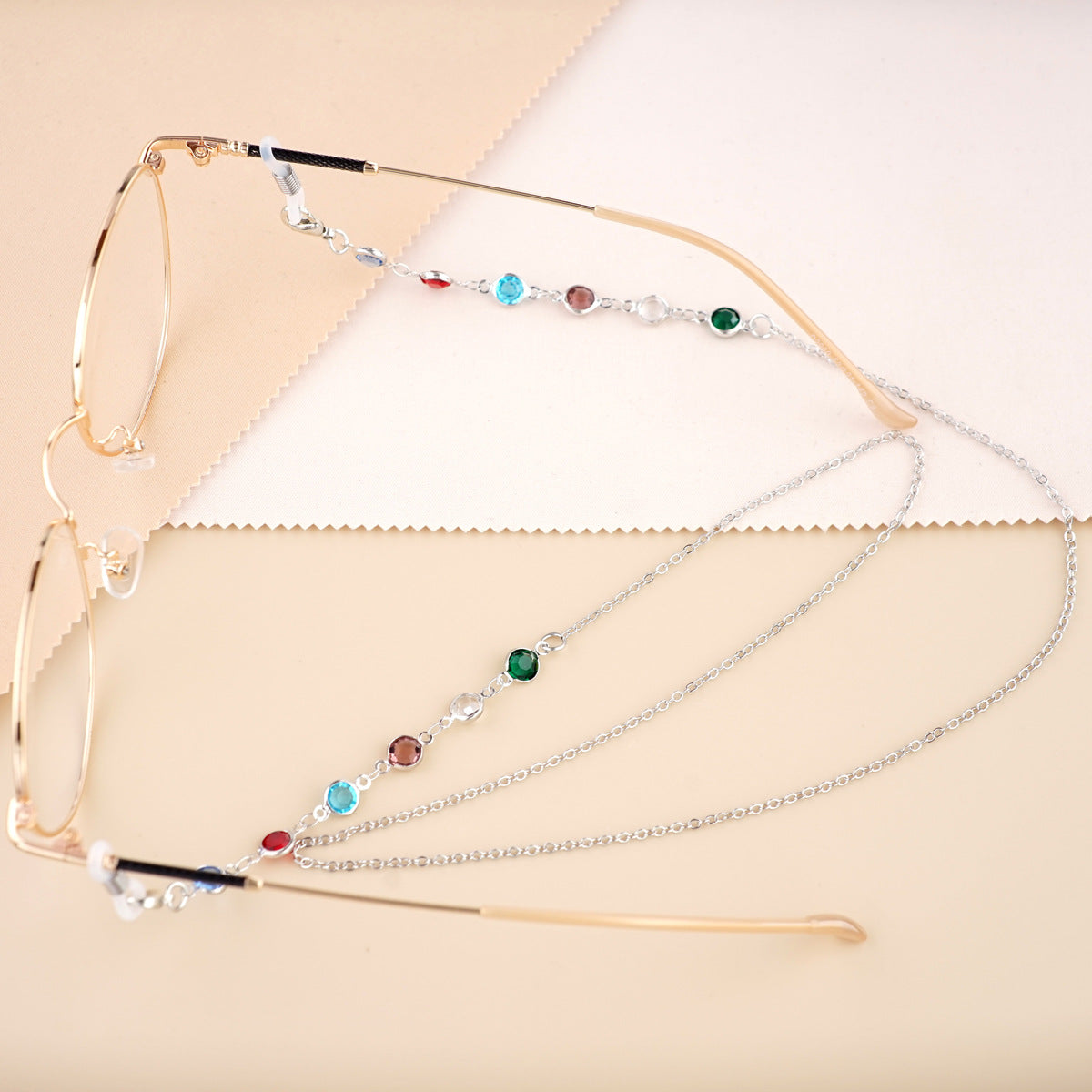 Colorful Decorative Eyewear Chain 
Maetiva