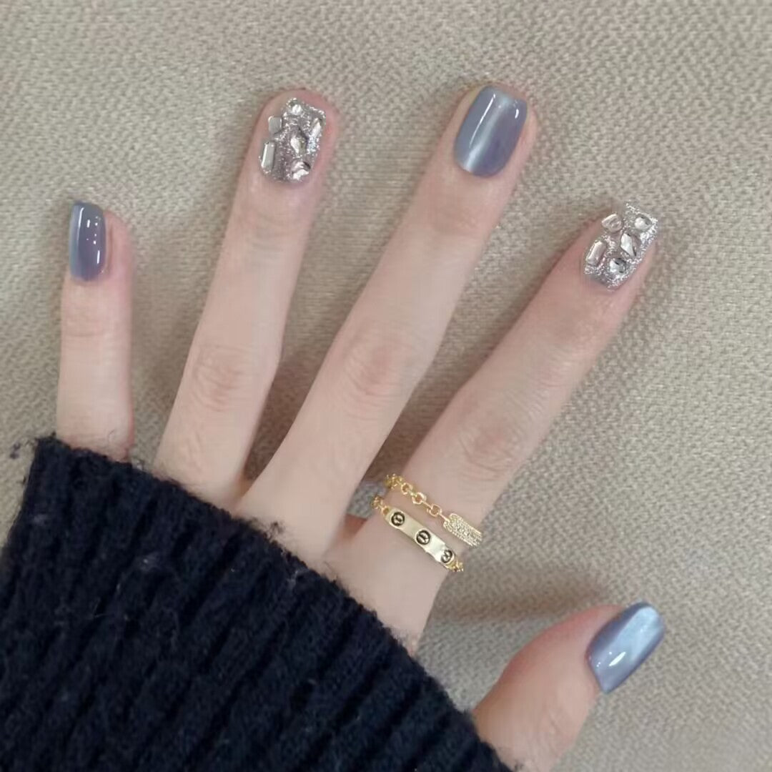 Artistic Floral-Embellished Press-On Nail Art 
Maetiva