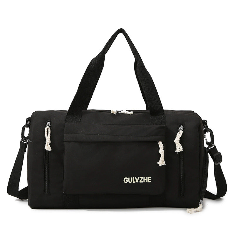 Sporty travel bag with versatile organizational options 
Maetiva