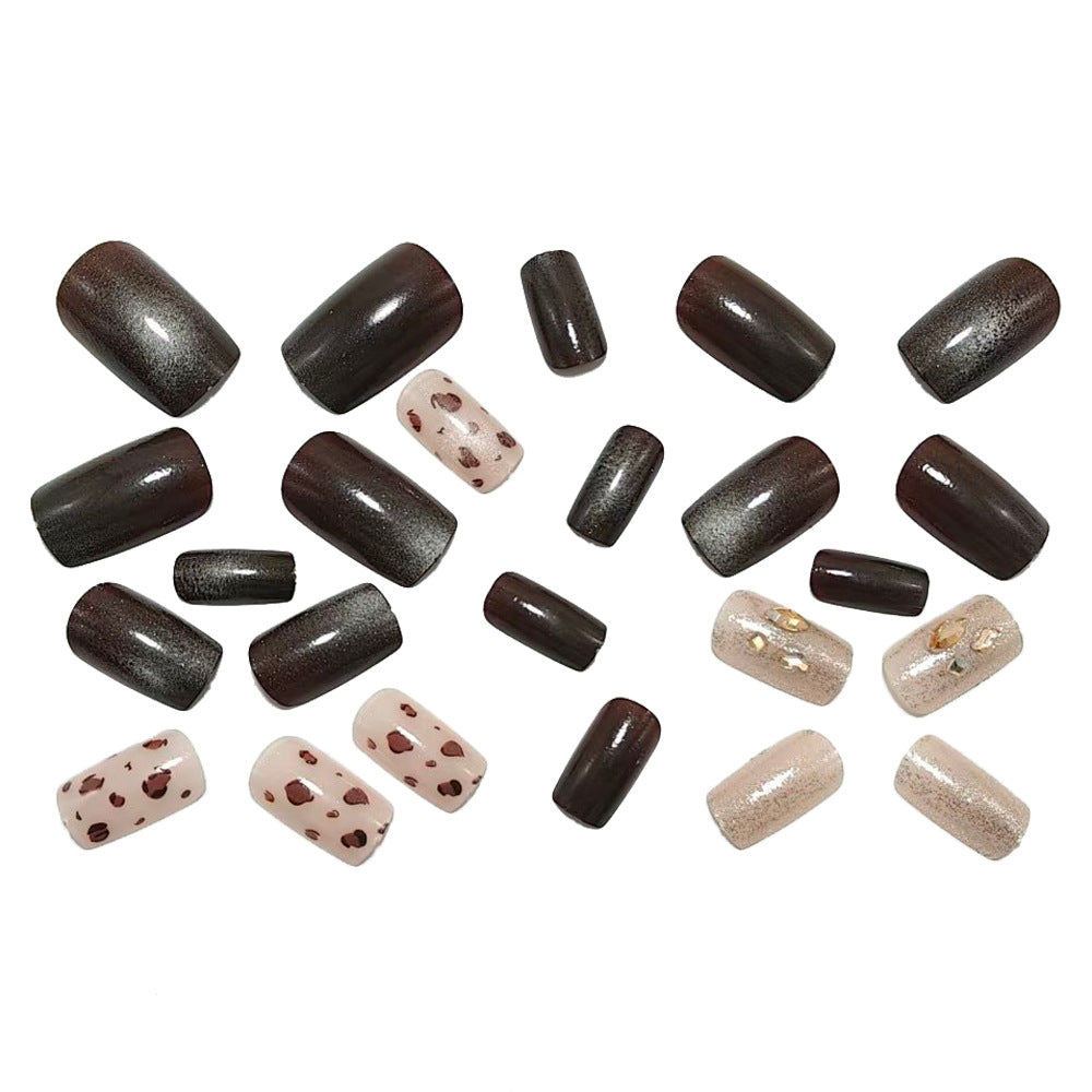 Artificial nails with elegant glitter and leopard pattern 
Maetiva
