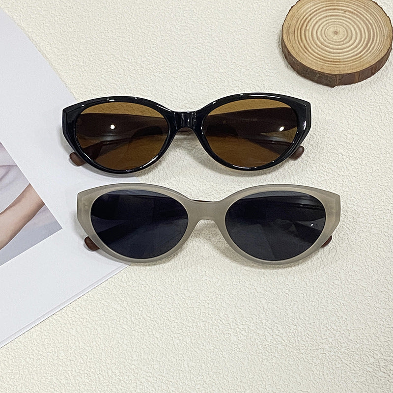 Fashionable Cat-Eye Sunglasses for Stylish Outfits 
Maetiva