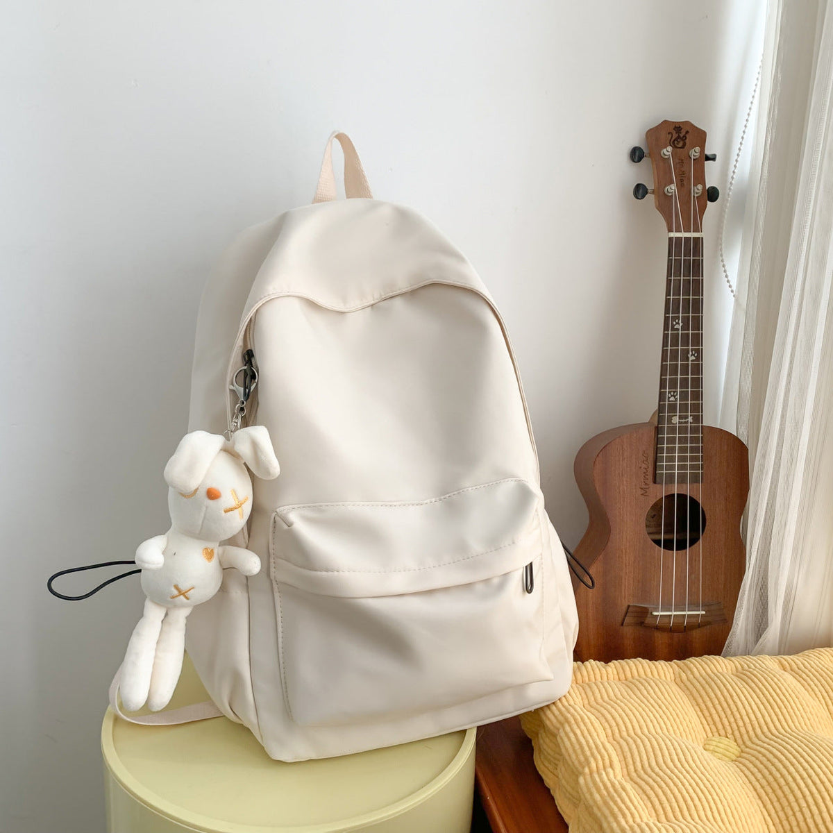 Multi-functional backpack with integrated keychain 
Maetiva