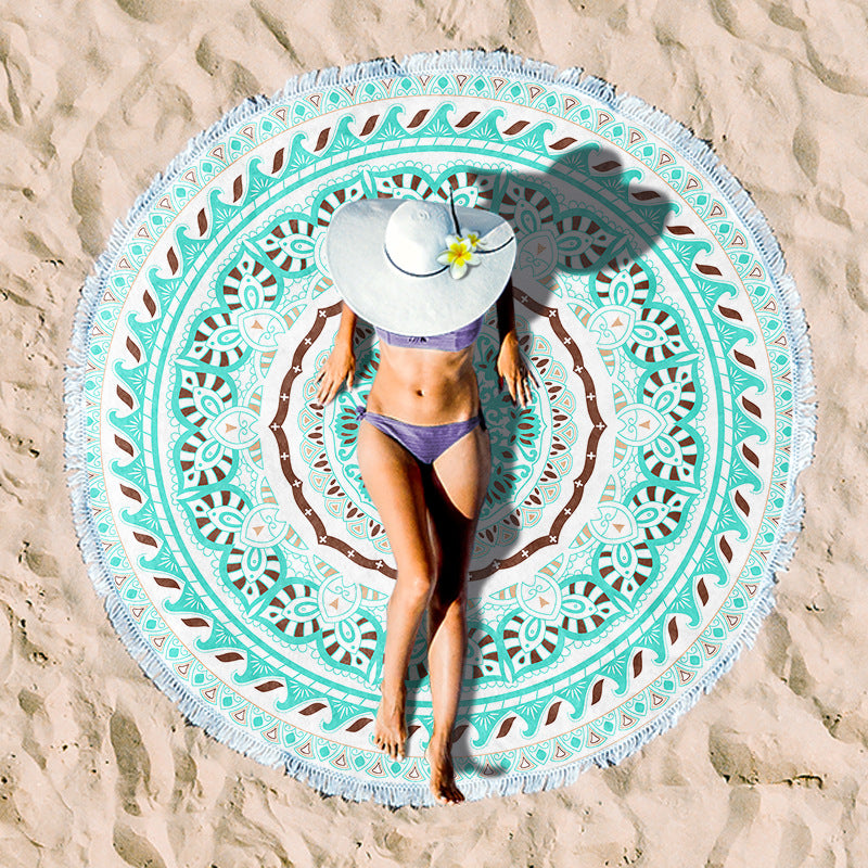 Round beach towel with tropical palm pattern 
Maetiva