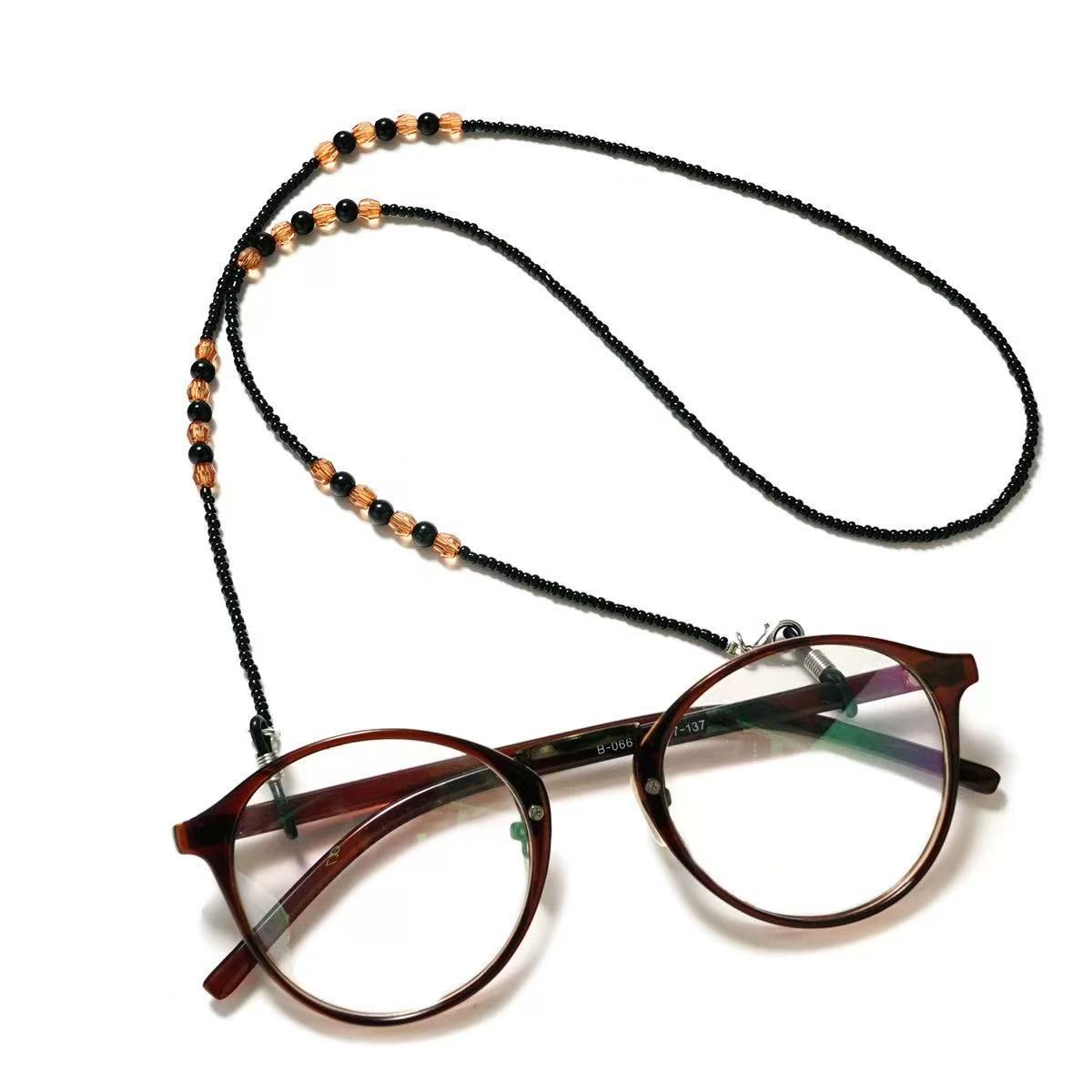 Beaded Eyewear Chain with Adjustable Length 
Maetiva