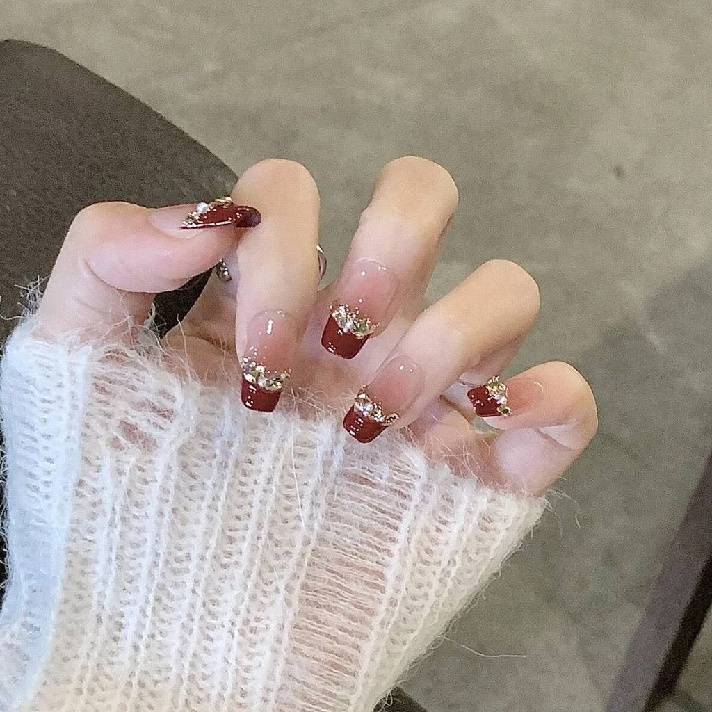 Artistic Nail Design with Decorative Elements 
Maetiva