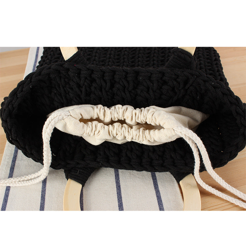 Handbag with Modern Geometric Knit Design 
Maetiva