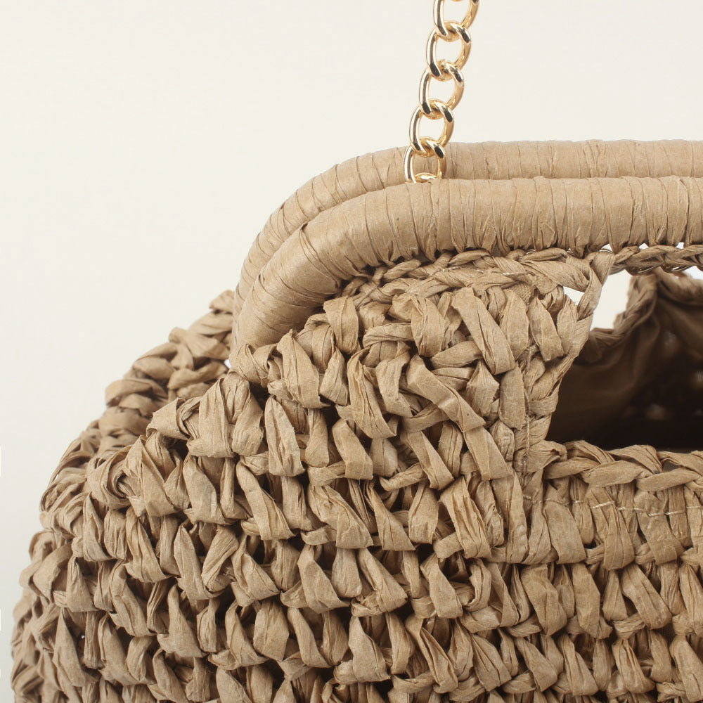 Stylish handbag with chain strap 
Maetiva