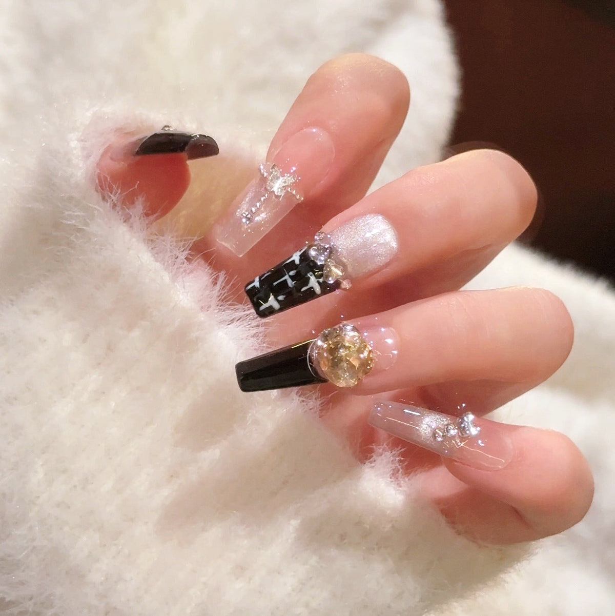 Glamorous Crystal-Studded Stiletto Press-On Nails 
Maetiva