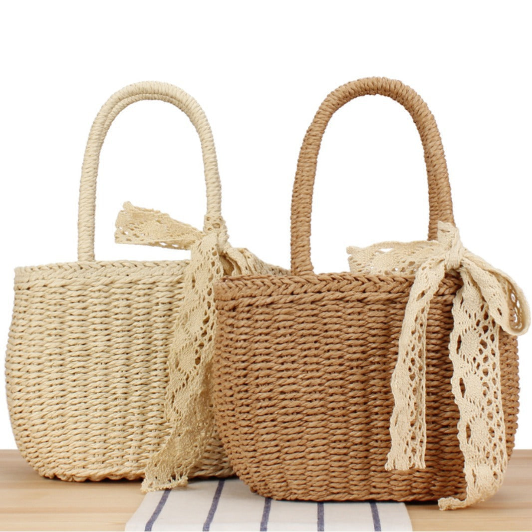Basket bag with elegant lace 
Maetiva
