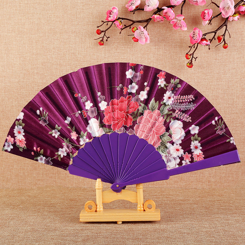 Ladies decorative fan 
Maetiva