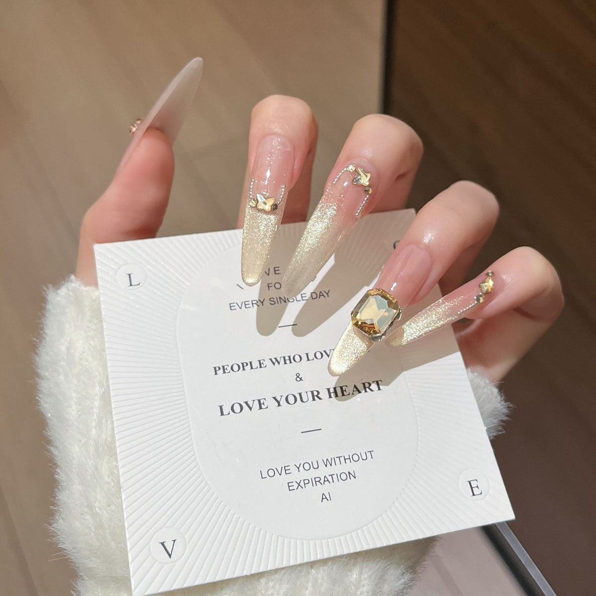 Glamorous Crystal-Studded Stiletto Press-On Nails 
Maetiva