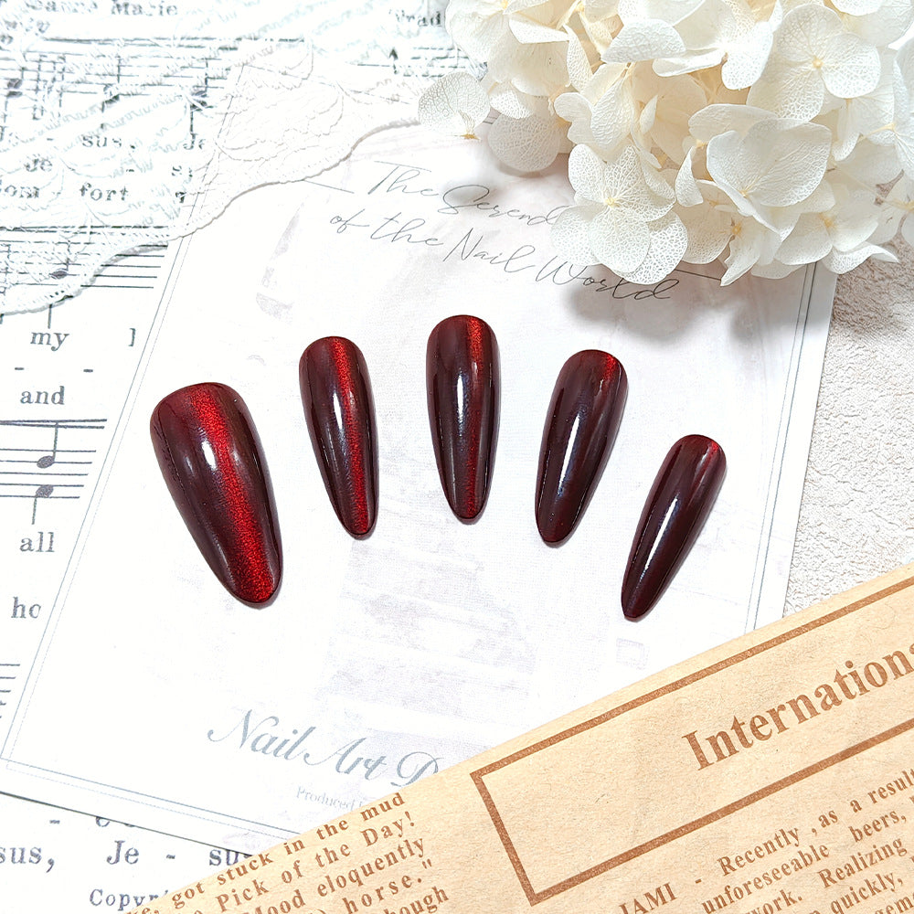 Artificial Nails in Elegant Stiletto Design 
Maetiva  7872986 5