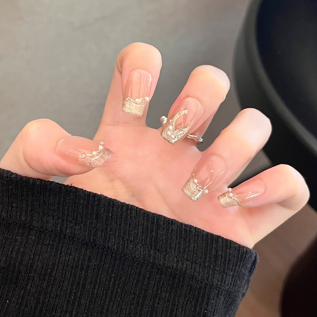 Artistic Floral-Embellished Press-On Nail Art 
Maetiva