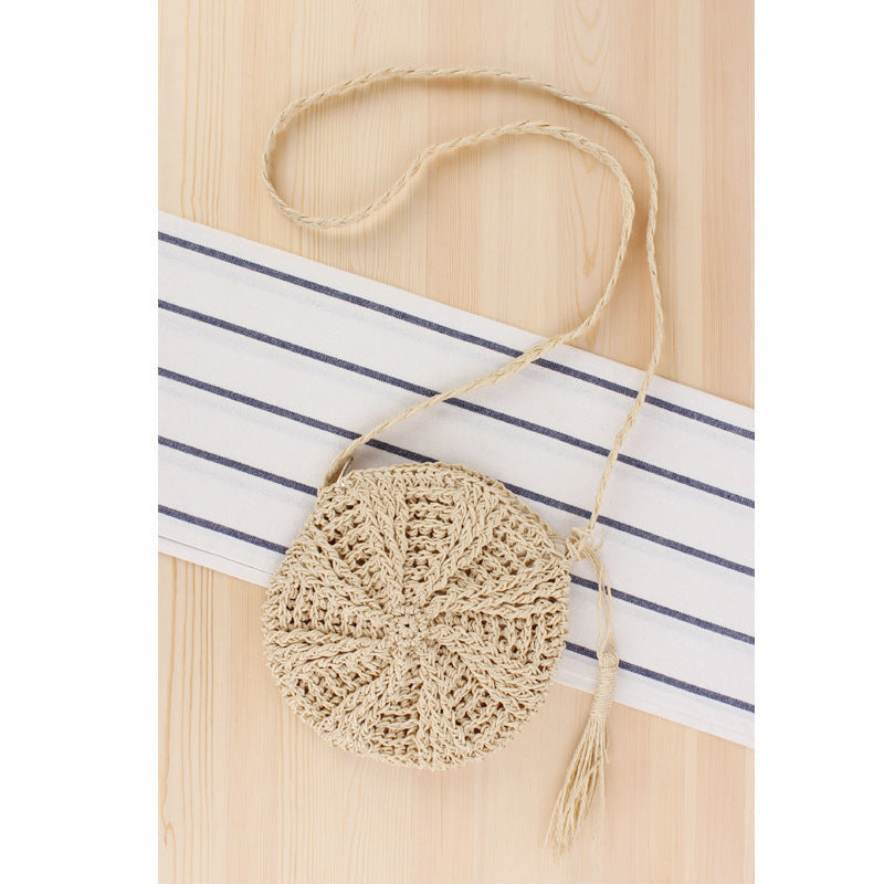 Handbag Made of Hand-Knotted Natural Material with Fringed Detail 
Maetiva