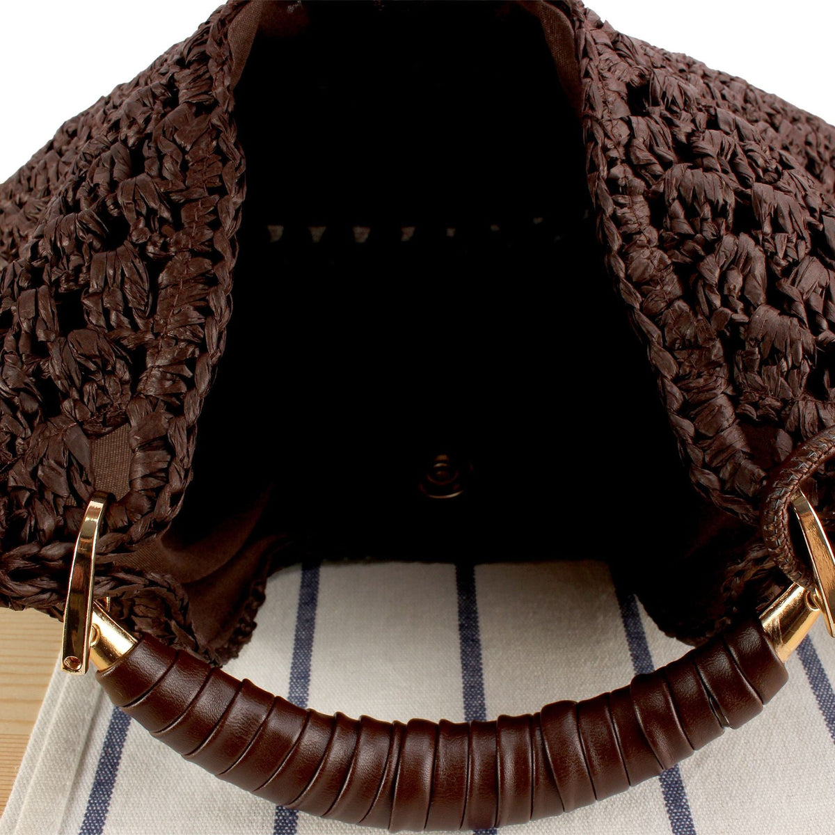 Handmade straw bag 
Maetiva