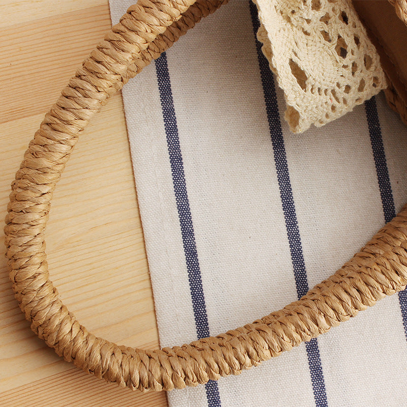 Basket bag with elegant lace 
Maetiva