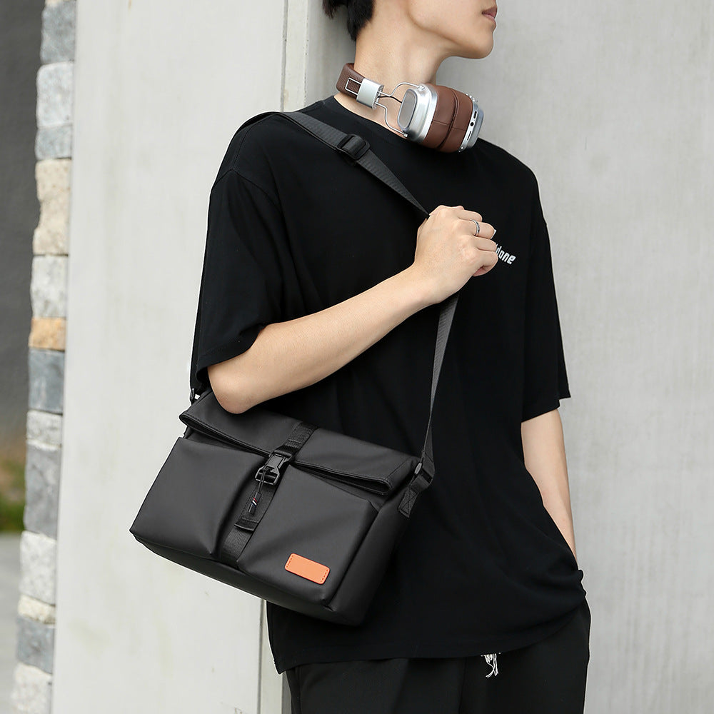 Shoulder bag 
Maetiva