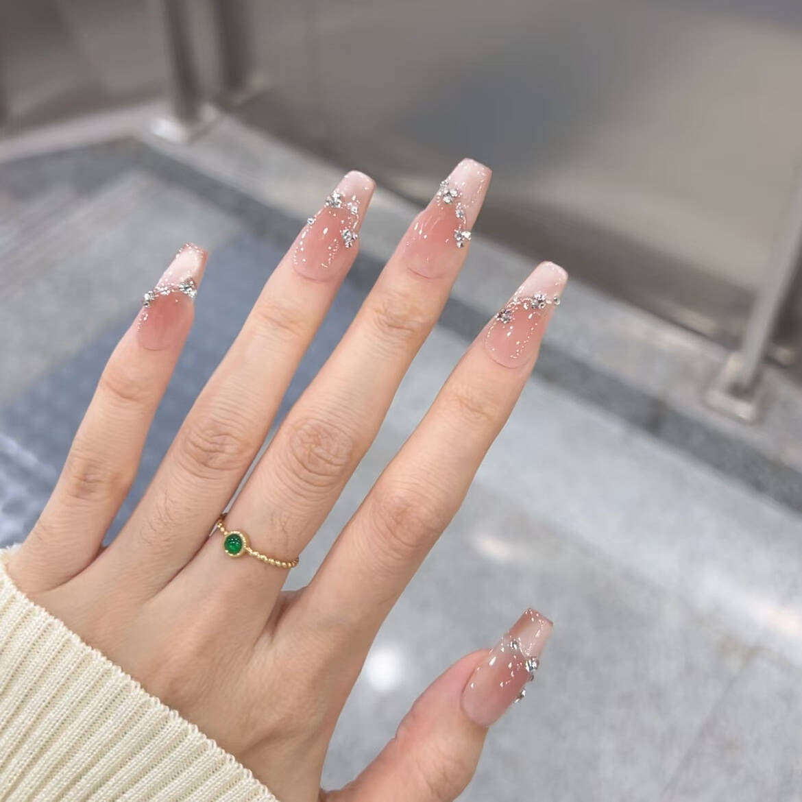 Artistic Floral-Embellished Press-On Nail Art 
Maetiva