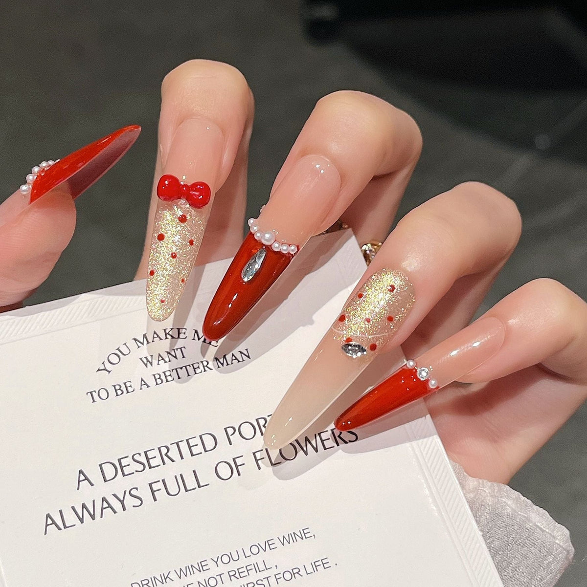 Festive Themed Press-On Nail Extensions 
Maetiva