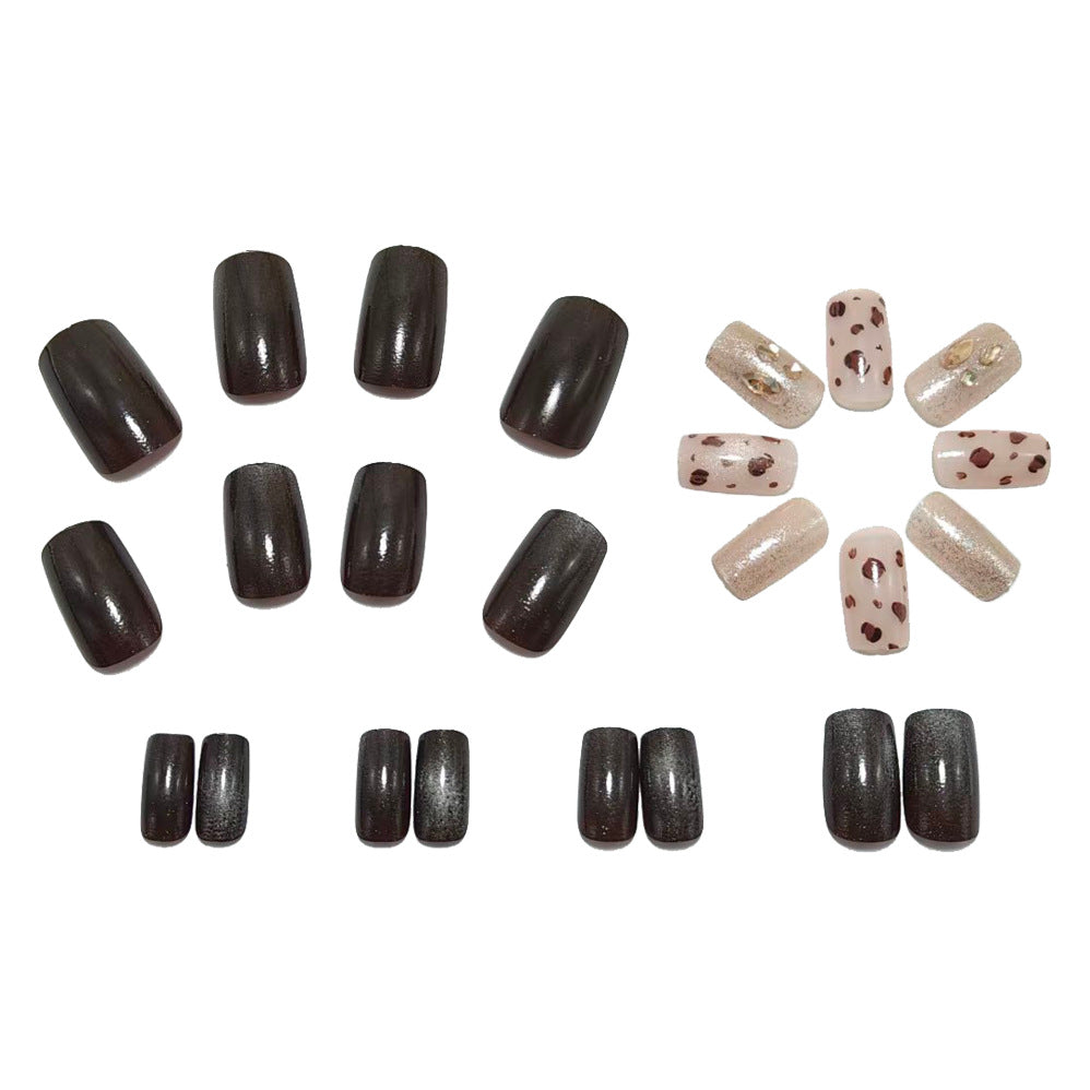 Artificial nails with elegant glitter and leopard pattern 
Maetiva