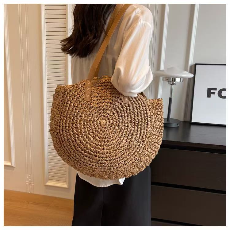 Round Basket Bag 
Maetiva