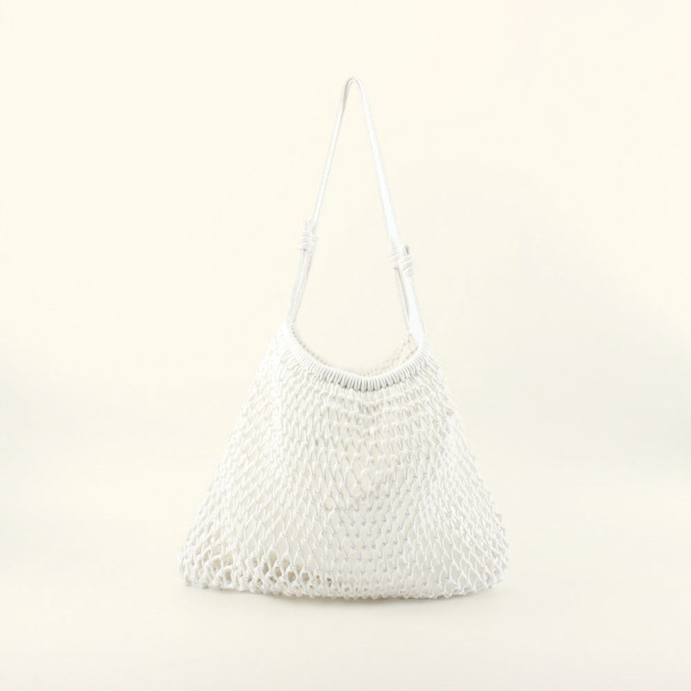 Net bag with flexible shape and stylish shoulder straps 
Maetiva